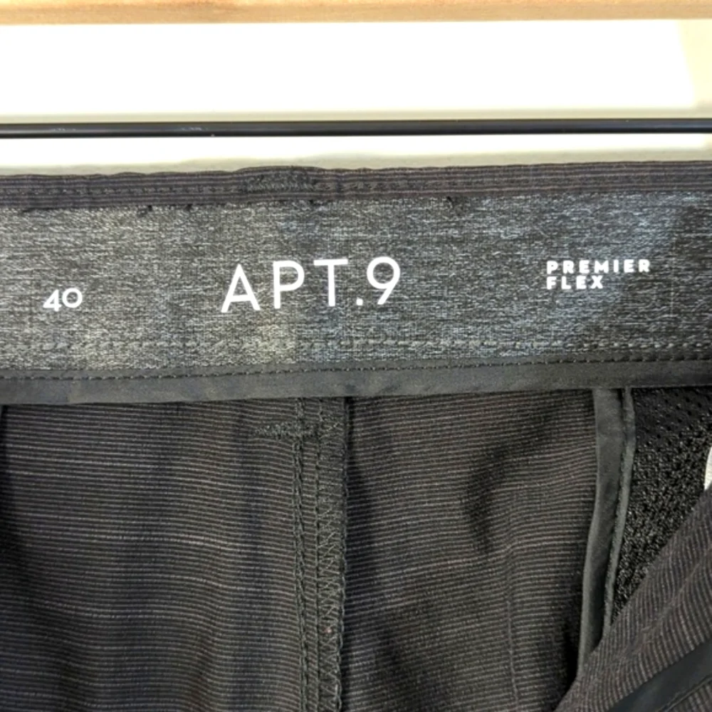 Men's Apt. 9 premier flex shorts, size 40